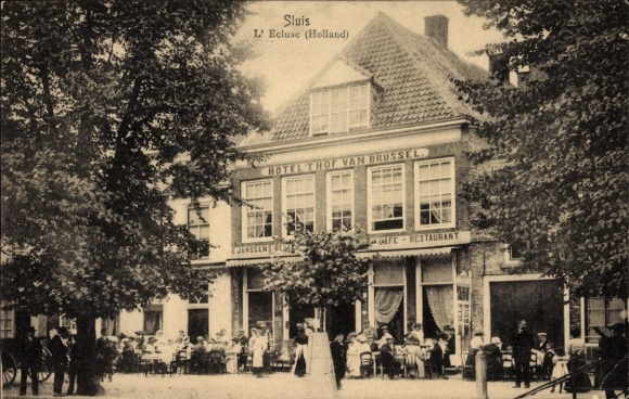 Ak Sluis Zeeland Niederlande, Hotel Thof van Brussel, Restaurant, Menschen, Bäume