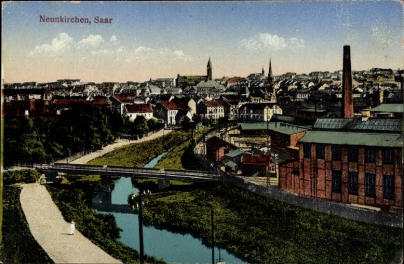 Ak Neunkirchen im Saarland, Panoramablick auf  Saar, Fluss, Stadtansicht, Bauwerke