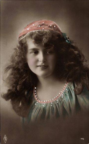 Postcard Young Woman, Portrait, PFB 776