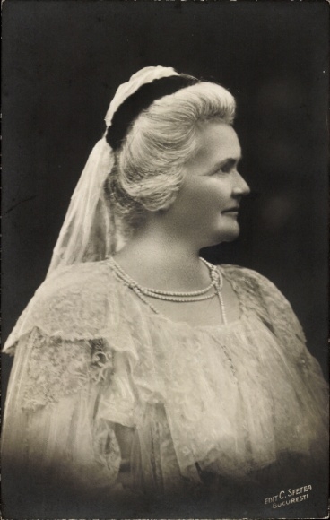 Postcard Elisabeth zu Wied, Queen of Romania, portrait in profile