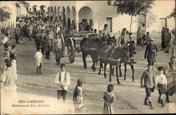 Postcard Ben Gardane Tunesien, Burial of an Artilleryman