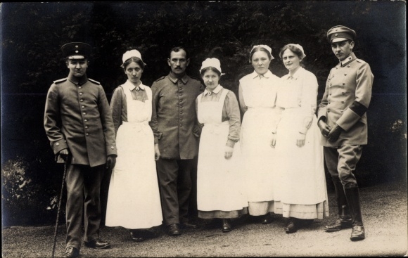 Photo Postcard Coburg, German soldiers in uniform and nurses