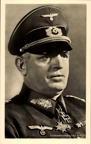 Odznaczony Krzyżem Rycerskim KP Feldmarszałek Busch, zdjęcie Hoffmann R 95