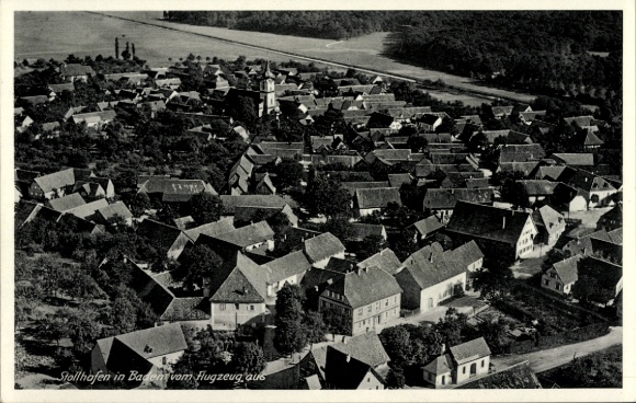 Ak Stollhofen Rheinmünster am Rhein, Luftaufnahme von  viele Häuser und Landschaft