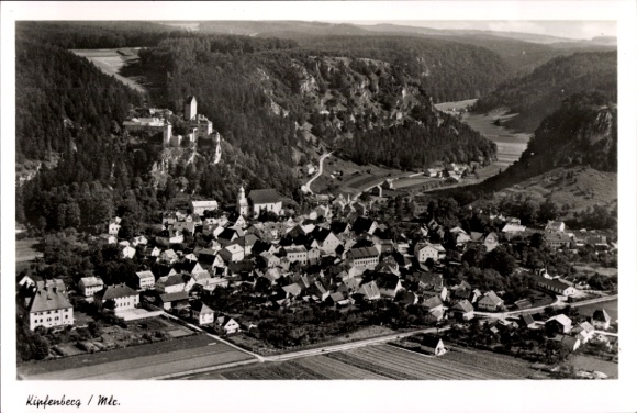 Ak Kipfenberg in Oberbayern, Luftaufnahme von  Burgen, Wälder, Häuser