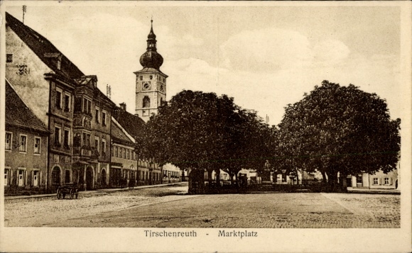 KP Tirschenreuth w Górnym Palatynacie w Bawarii, rynek, budynki, kościół, drzewa, historyczna atmosfera...