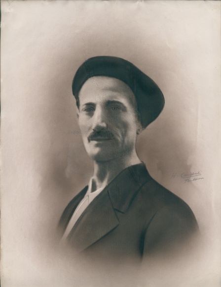 Photo Combalie, Henri, Toulouse, portrait photography, man, suit, tie, beret