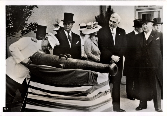 Photo Heinrich Hoffmann, gift of the Prince Regent Paul v. Yugoslavia to Hitler, Reditsch, 1939
