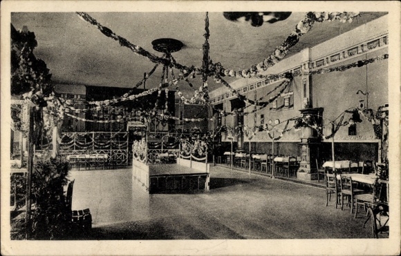 Ak Gerbstedt im Harzvorland, Festlich dekorierter Saal, Tische und Stühle, Weihnachtsdekoration, 