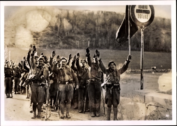 Photo H. Hoffmann, General Franco&#39;s troops on the French border, February 1939