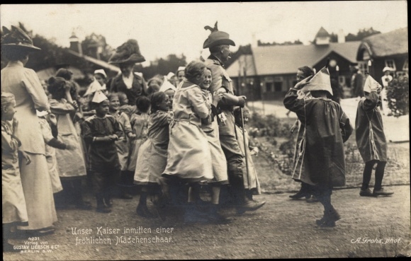 PC Kaiser Wilhelm II in the midst of a happy group of girls, visiting Kaiser Wilhelm children&#39;s home in Ahlbeck