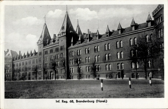 Postcard Brandenburg Havel, view of Inf. Reg. 68, Platz
