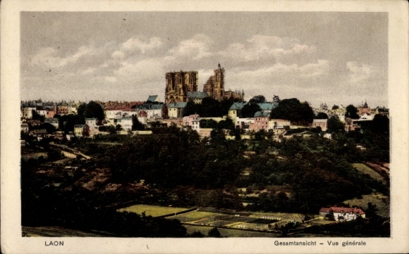 Postcard Laon Aisne, general view of beautiful landscape, colorful houses