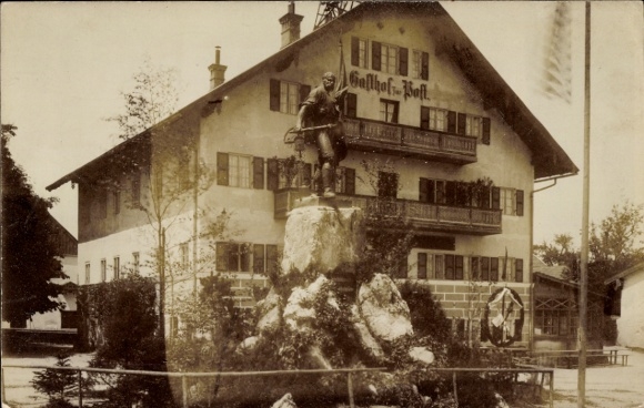 Postcard Kochel am See Upper Bavaria, Monument, The Blacksmith of Kochel, Gasthof zur Post
