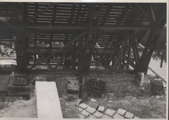 Original Fotos Berlin Tempelhof, zerstörte Techow-Brücke, um 1945/46, ca. 12 x 17 cm
