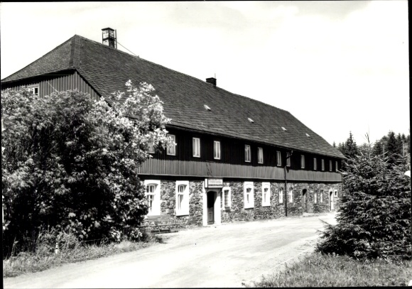 Ak Schöneck im Vogtland, Ferienheim Tannenhaus, schwarzes & weißes Foto, Natur, Straße, Baum