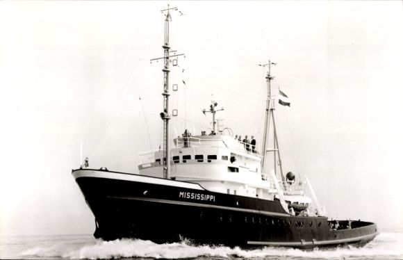 Postcard tugboat MT Mississippi at full speed, L. Smit & Co.