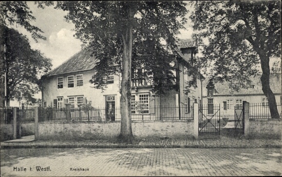 Ak Halle in Westfalen, Blick von der Straße auf das Kreishaus