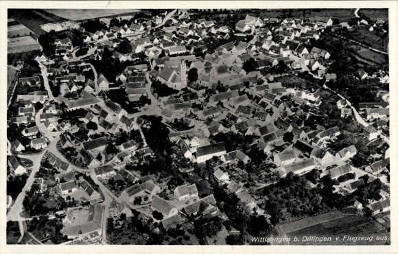 Ak Wittislingen in Schwaben, Luftaufnahme von Wittislingen, zahlreiche Dächer, ländliche Umgebung