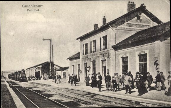 PC Guignicourt Aisne, train station, track side, passengers