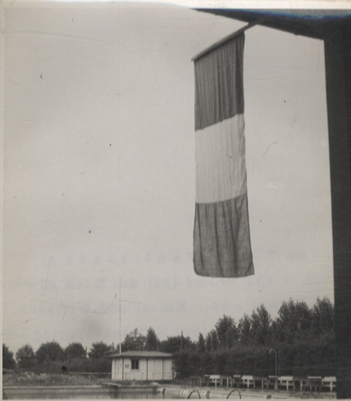 Original Fotos Berlin Tempelhof, Fritz Werner AG, Betriebsschwimmbad, um 1946,  ca. 12 x 13  cm