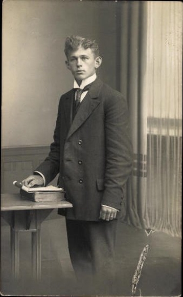 10 old photo PC men, various motifs