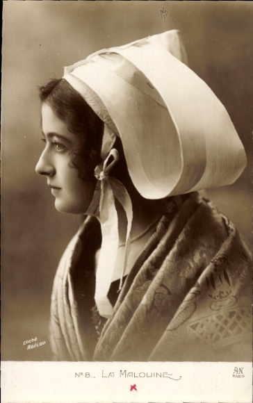 Postcard La Malouine, The Most Beautiful Women of the Provinces of France