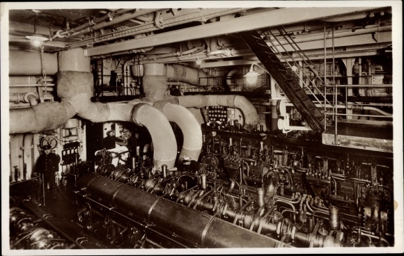 Postcard HSDG passenger ship MS Monte Cervantes, engine room, interior view