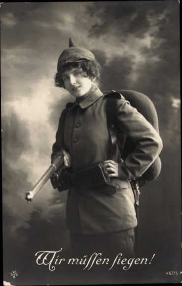 Foto Ak Frauenportrait, Uniform, Wir müssen fliegen! Soldatin