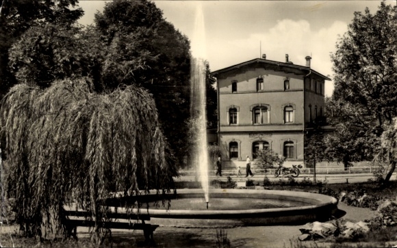 Ak Grimmen in Mecklenburg-Vorpommern, fontein, historisch gebouw, wandelaars, groenten...