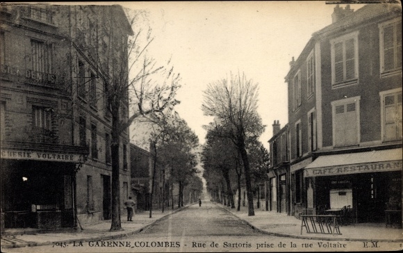 Ak La Garenne Colombes Hauts de Seine, Rue de Sartois prise de la rue Voltaire, Cafe Restaurant