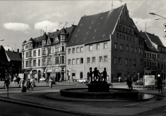 Photo Zwickau in Saxony, market, fountain, passers-by
