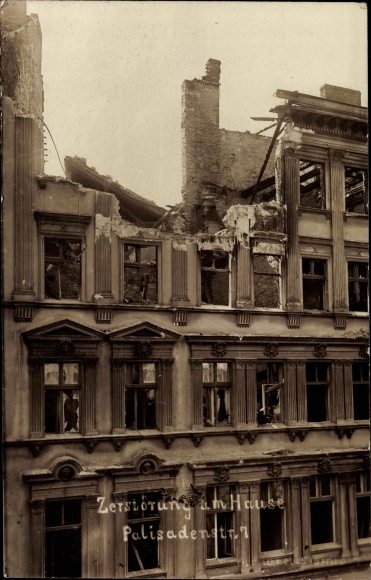 Photo Postcard Berlin Friedrichshain, Destroyed House, Palisadenstrasse 7