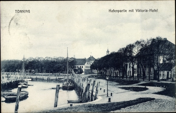 Ak Tönning op de Eider Nordfriesland, havengebied met Viktoria Hotel