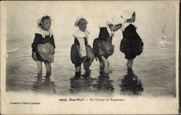 Postcard Beg Meil Fouesnant Finistère, A group of bathers