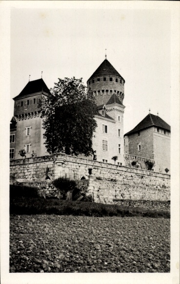 Ak Annecy Haute Savoie, Schloss Montrottier, Süd- und Westfassade, Baum, Steine