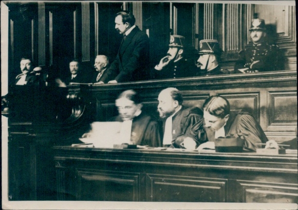 Foto Pirou au moment du prononee du jugement, 1913