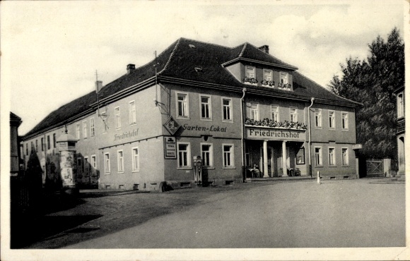 Ak Bad Klosterlausnitz in Thüringen, Friedrichshof, Garten-Lokal, Gebäude mit Plakaten