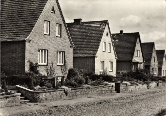 Postcard Goldberg in Mecklenburg, Müllerweg, single-family houses