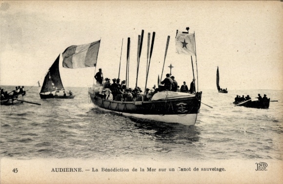 Postcard Audierne Finistère, Benedict the Sea, lifeboat, flags, maritime scene