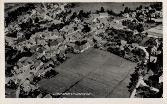 Ak Dietzhausen Suhl in het Thüringer Woud, luchtfoto van velden en huizen zichtbaar