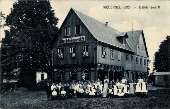Postcard Niederneukirch Neukirch in der Lausitz, Bethlehemstift, children's group