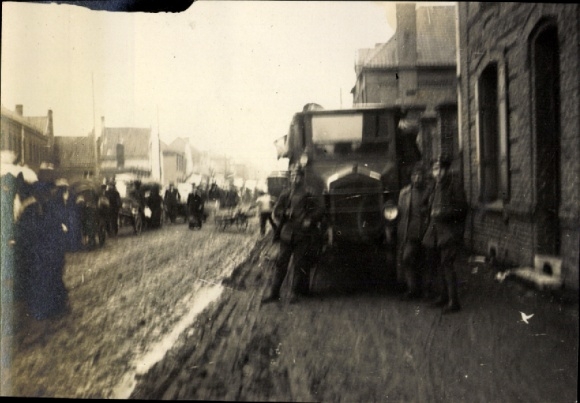 Photo Valenciennes Nord, refugees on the road to Mons, army vehicle, World War I