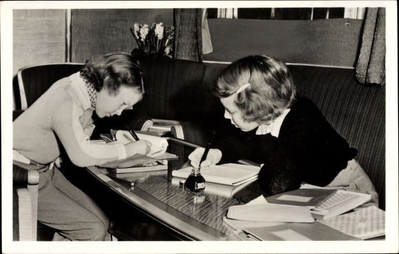 KP Princess Beatrix i Irene podczas odrabiania lekcji, St. Anton 1950