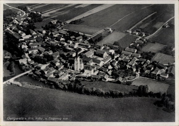 Ak Gergweis Osterhofen in Niederbayern, Luftaufnahme von  Kirche, Felder, Häuser