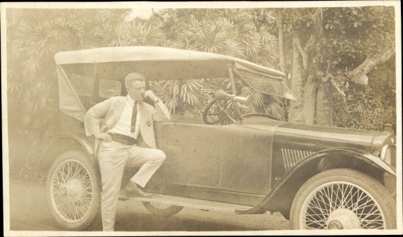 Photo Weltevreden Batavia Jakarta Indonesia, Niel Bakkes in front of an automobile