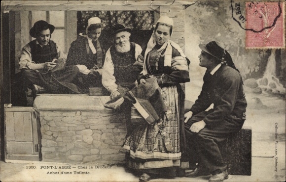PC Pont l'Abbé Finistère, people in Breton traditional costumes