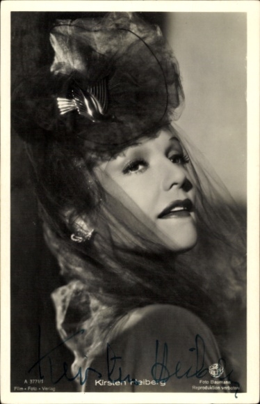 Postcard actress Kirsten Heiberg, portrait, hat, veil, autograph