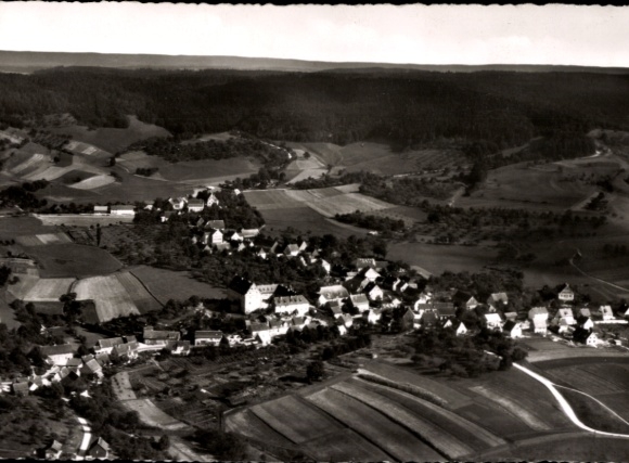 Ak Michelbach an der Bilz Württemberg, Luftaufnahme eines Dorfes, umgeben von Feldern und Wäldern