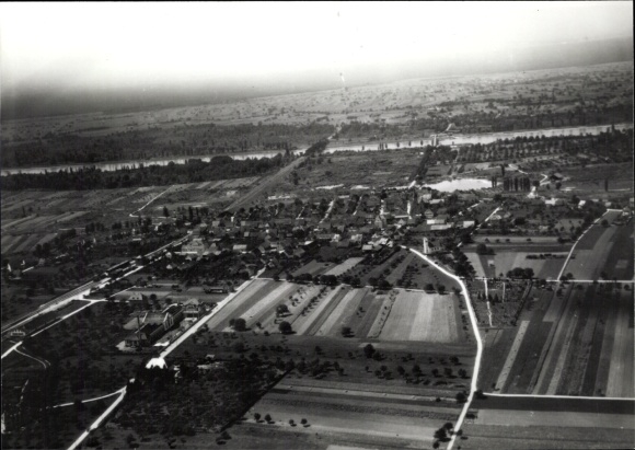 Ak Neuenburg Kanton Neuenburg, Hausberg Chaumont, Straehle Luftbild, Nr. 16106,  Aufnahmedatum...